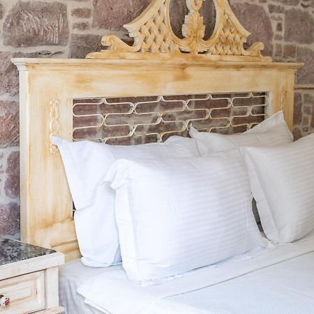Cunda Mor Limon Otel Ayvalı エクステリア 写真