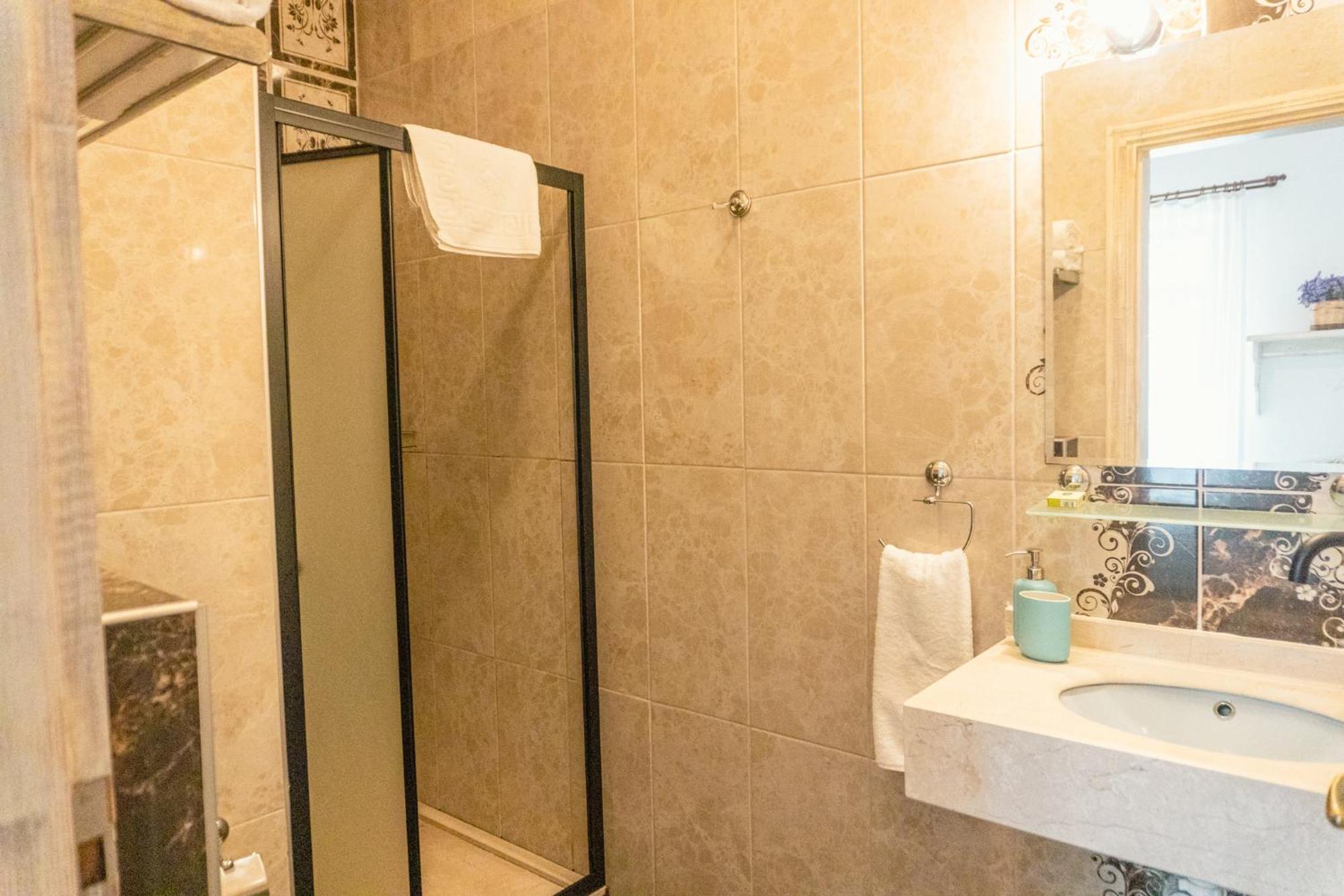 Cunda Mor Limon Otel Ayvalı エクステリア 写真