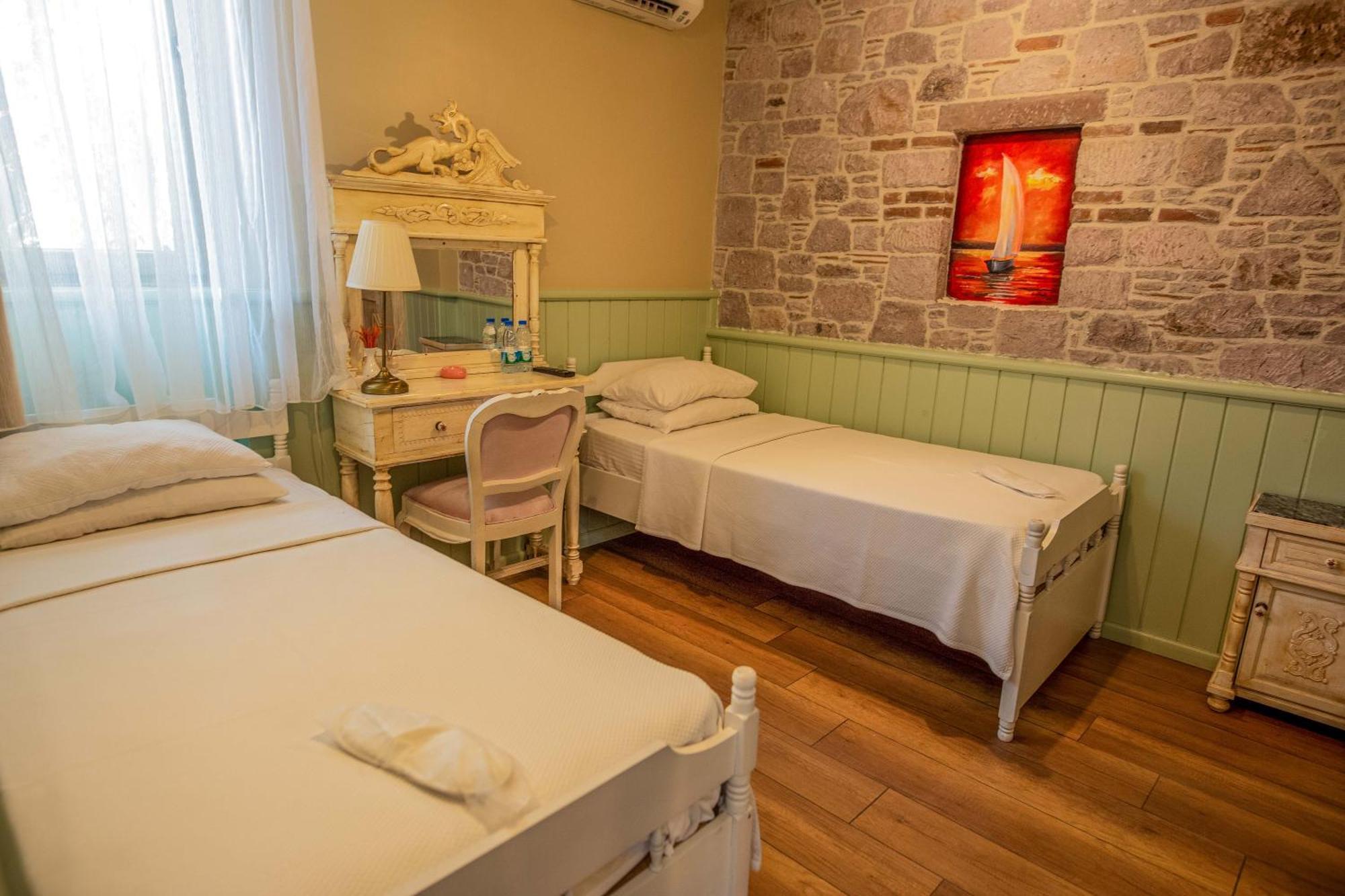 Cunda Mor Limon Otel Ayvalı エクステリア 写真
